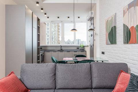 Почему в open-space возникает эхо и как это связано с материалами отделки