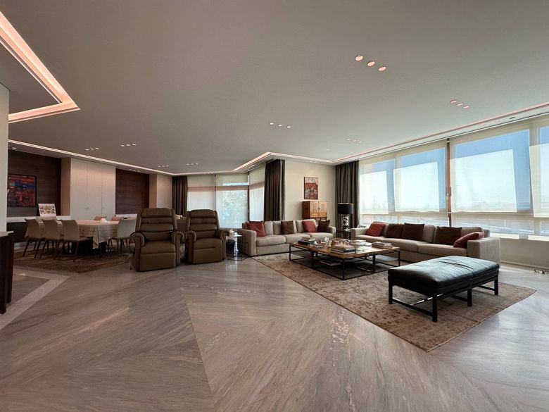 Современное зонирование пространства: 4 ключевых приема для квартир с панорамными окнами