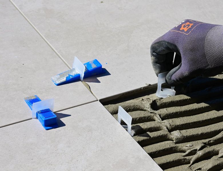 Какие нормативы регулируют укладку метлахской плитки в 2026 году?