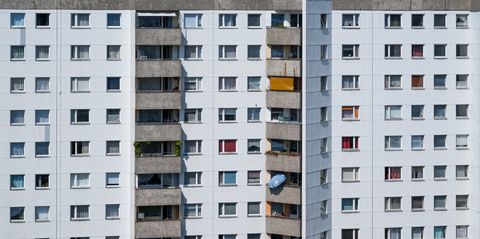 Почему полный демонтаж подоконного блока на лоджии незаконен?