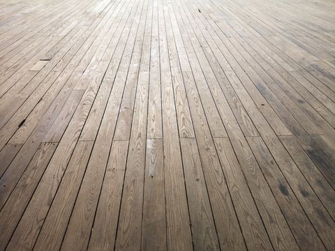 Почему широкоформатная доска требует особого подхода в новостройке