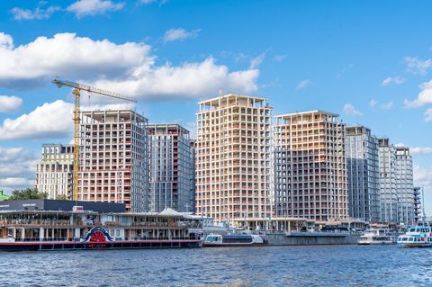 Какие нормы регулируют строительство гостевого дома и бани в 2025-2026 годах?