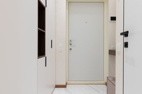 Нужно ли согласовывать замену входной двери в White Box?